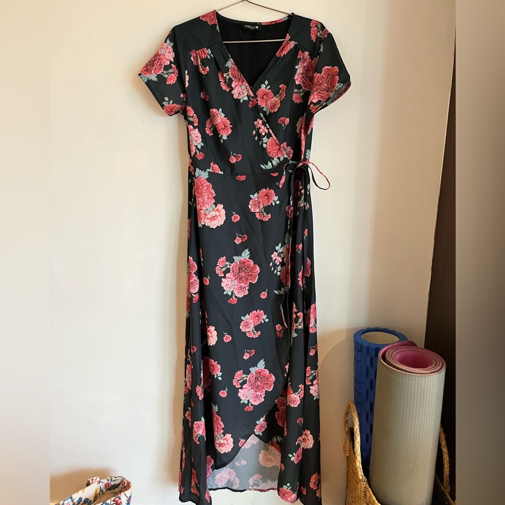 Floral wrap dress - Picture 1 of 3